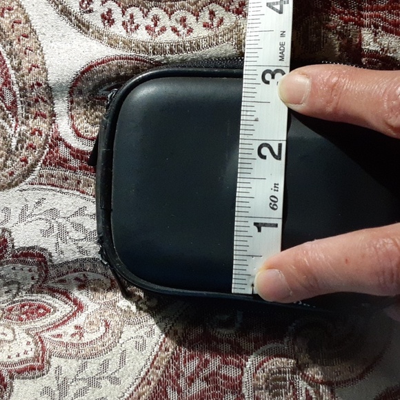 Shutterbug 📷 black camera case - Picture 6 of 15